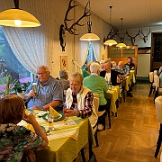 017 Het avond eten begon om half zeven
